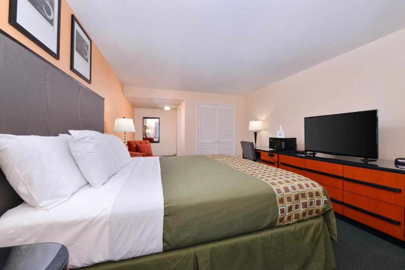 Media Inn&Suites Bagian luar foto