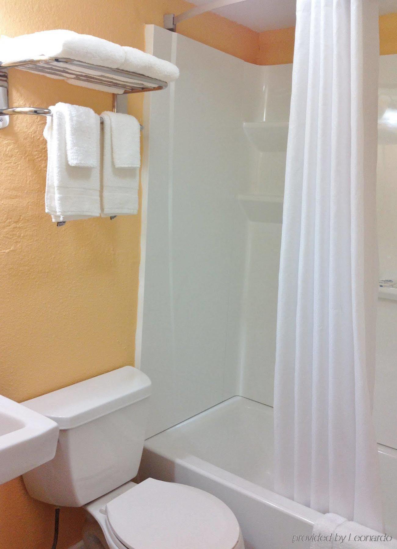 Media Inn&Suites Bagian luar foto