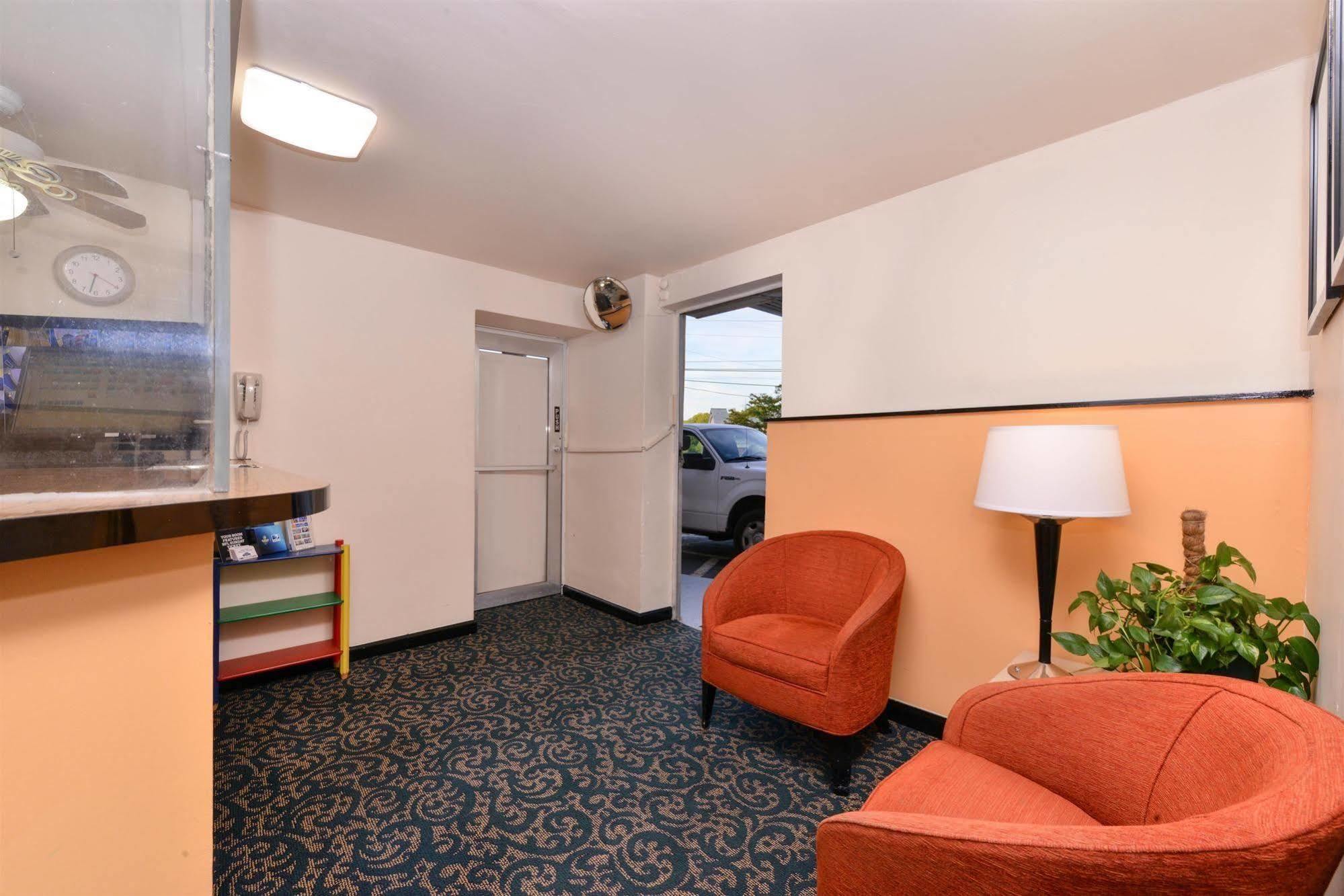 Media Inn&Suites Bagian luar foto