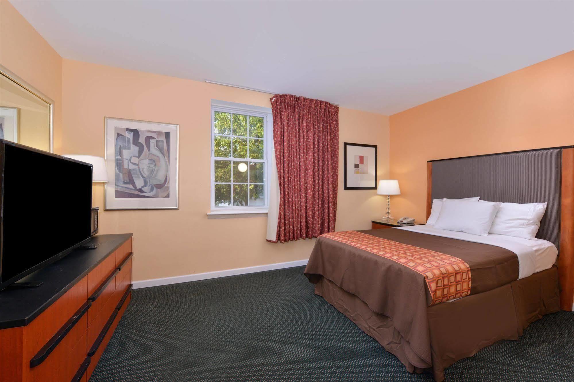 Media Inn&Suites Bagian luar foto