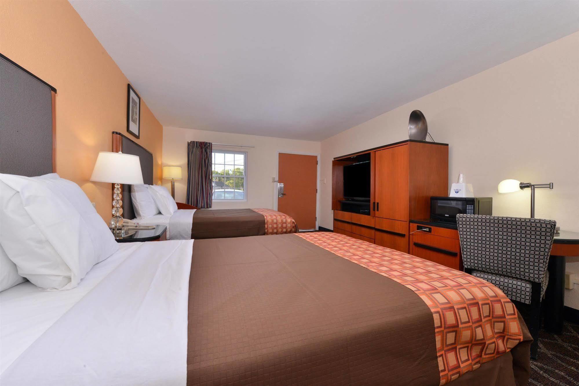 Media Inn&Suites Bagian luar foto